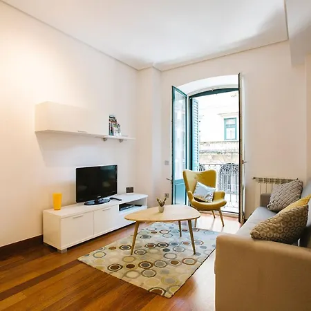 아파르타멘토스 산 마르시알 28 아파트 *