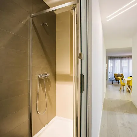 아파르타멘토스 산 마르시알 28 *