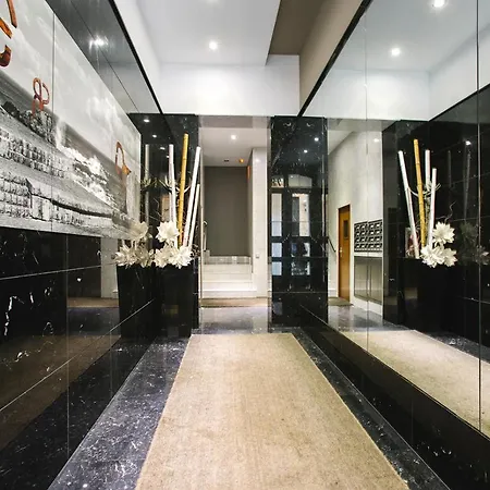 아파르타멘토스 산 마르시알 28 *