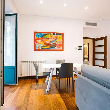 아파르타멘토스 산 마르시알 28 *