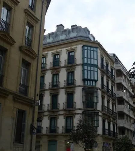 アパルタメントス サン マルシアル 28 *